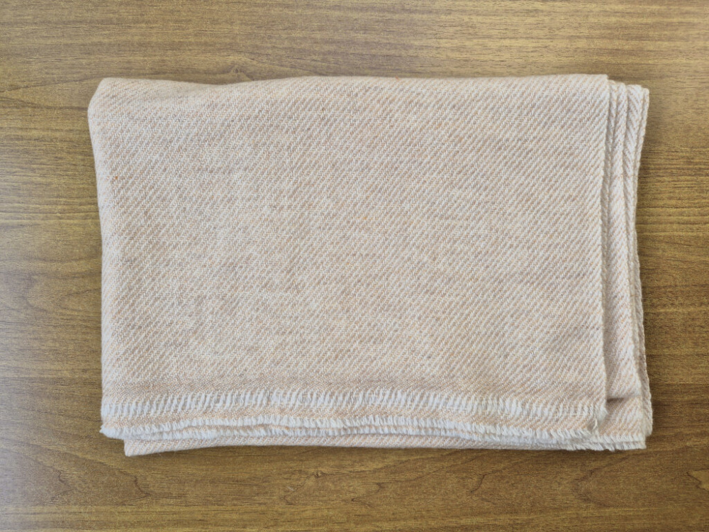 Zarter Kaschmir-Schal in Champagner-Rosé | feine Streifenstruktur | handgewebt von LWH | 69×198 cm